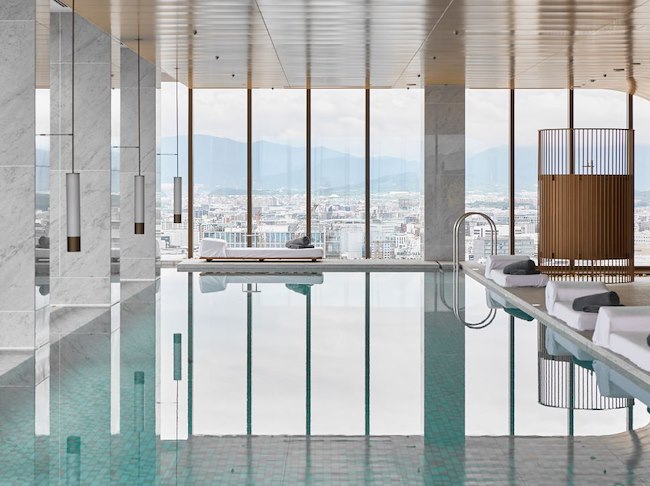 スパ　マッサージ　ザ・リッツ・カールトン福岡　プール